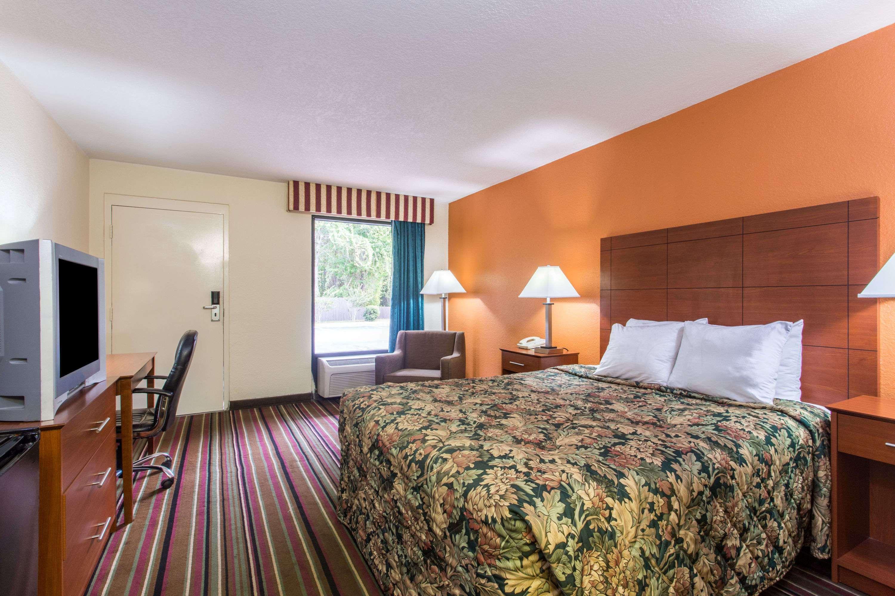 Days Inn By Wyndham Lake City I-10 Exterior photo